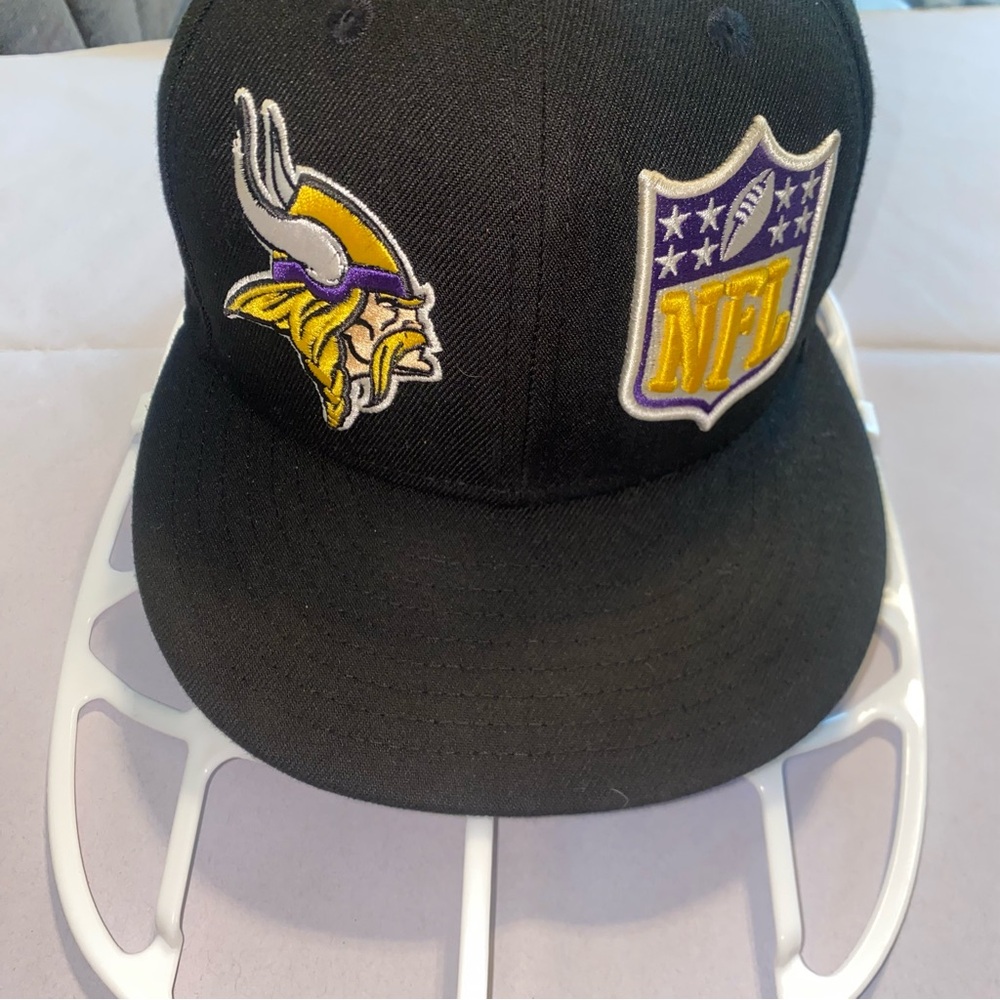 Minnesota Vikings New Era 59fifty Fitted Hat, Flat Bill, Size 7 1/8 Minor Defect